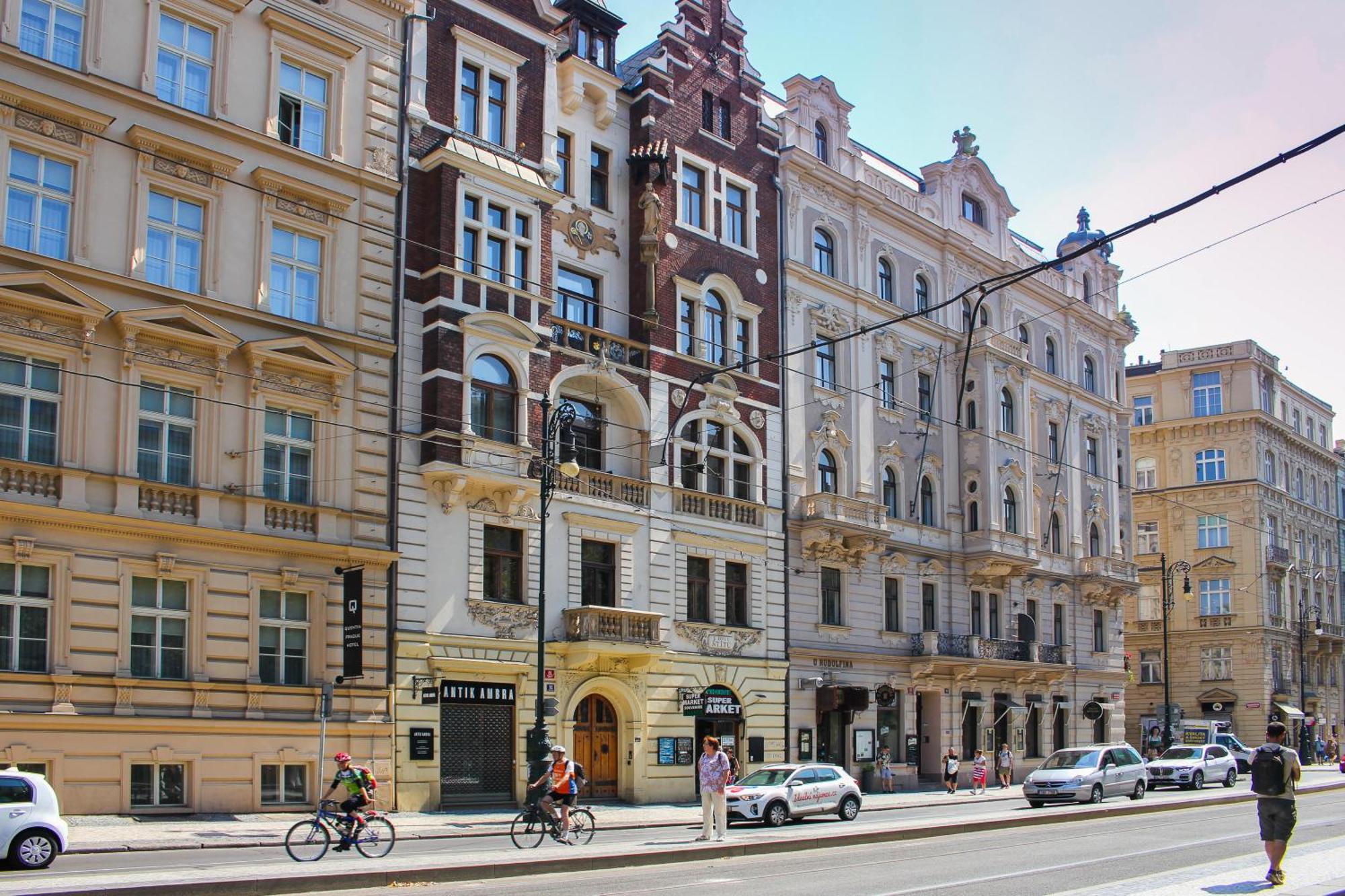 Art House Apartments By Adrez Прага Экстерьер фото